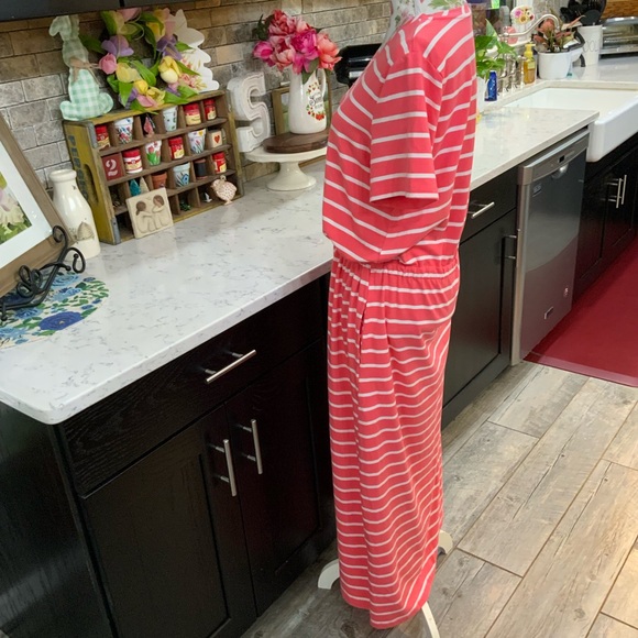 Kim Rogers Maxi Dress 
Size Medium 
Coral & White Stripe
Pockets 
Stretch - Picture 5 of 15
